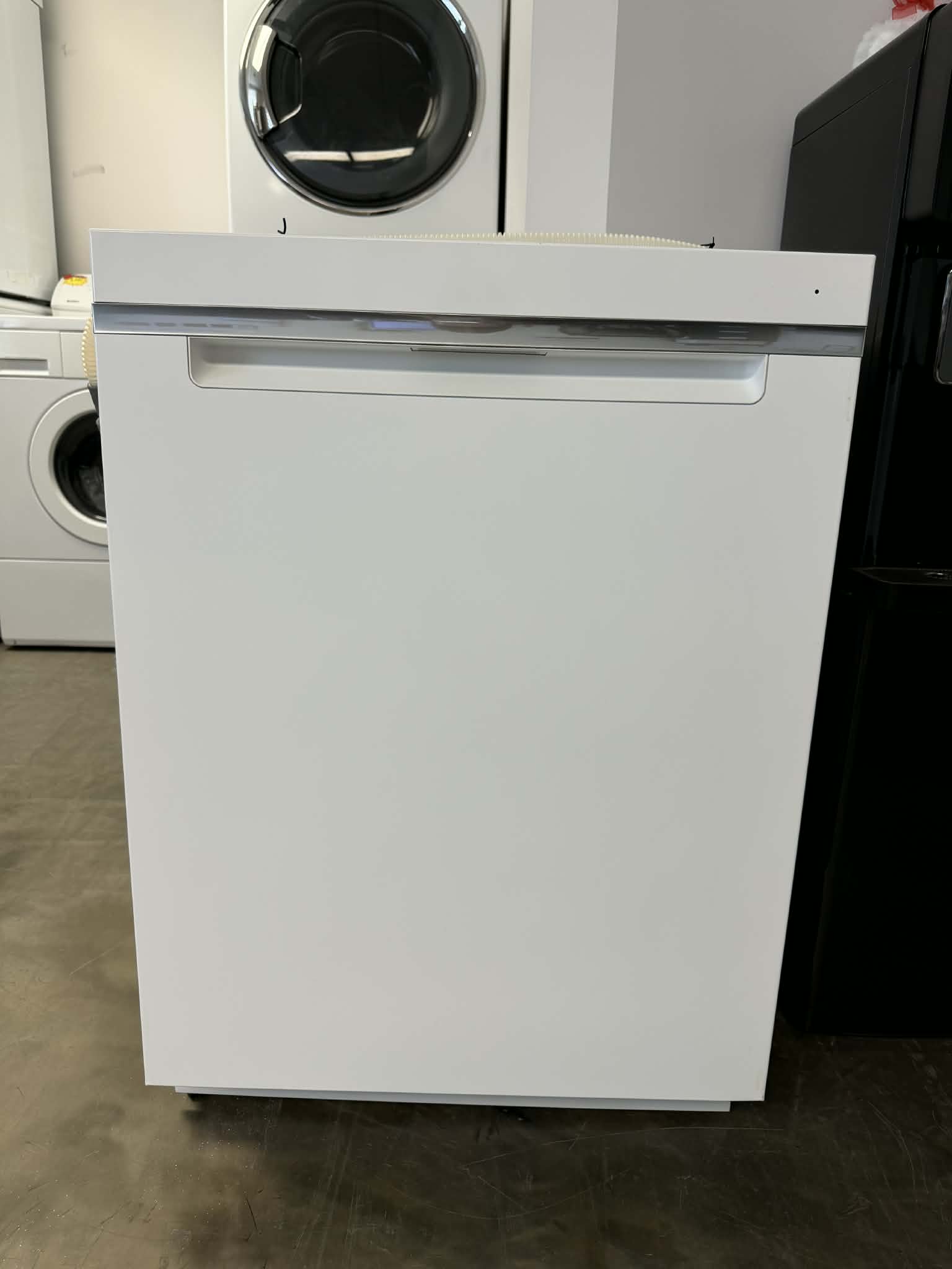 c089cb6a-36bc-4845-8d3d-63fc8e6721ff Whirlpool Built-In Dishwasher WDTA50SAHW0 - Image 1